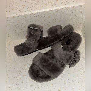 Ugg slippers💗